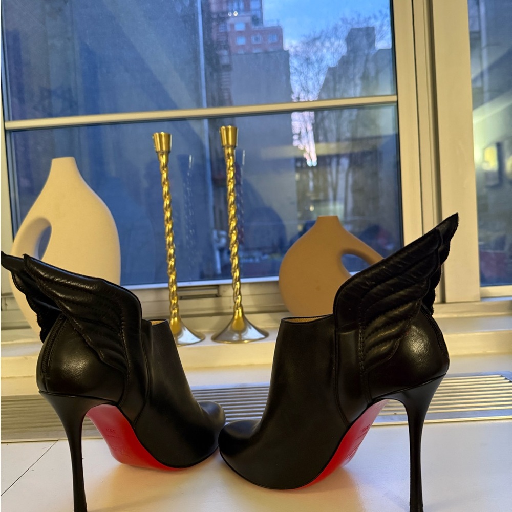 Black Winged Heels
